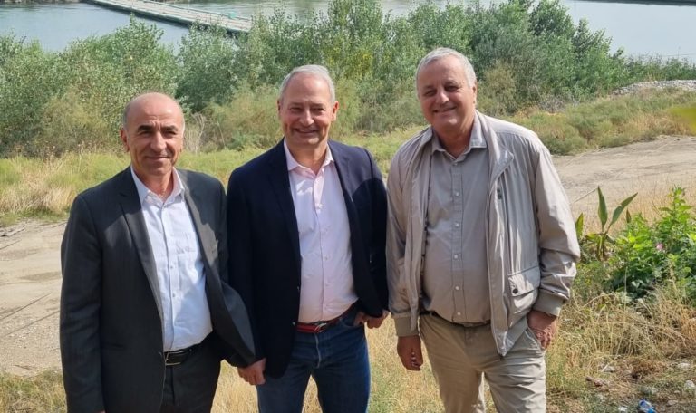 Avec Andréas Schieder, député européen socialiste autrichien et Fayik représentant HDP au poste frontière entre Kurdistan irakien et Kurdistan Syrien